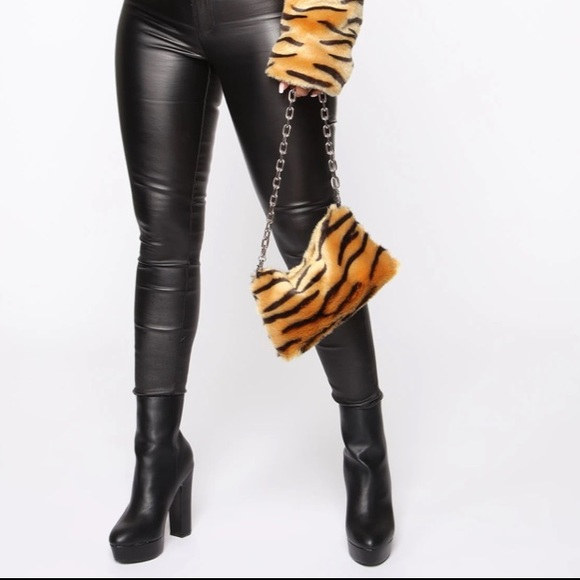 FASHION NOVA - Picture 3 of 3